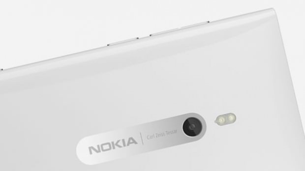 Close-up-Nokia_Lumia80White
